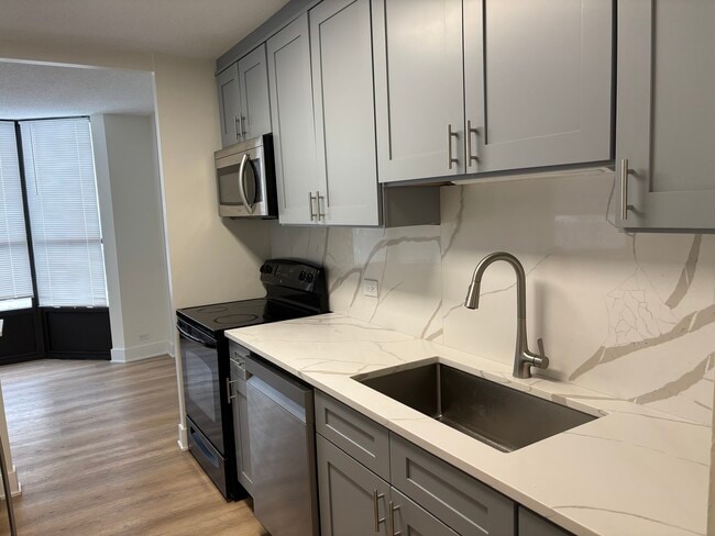 901 S Plymouth Ct, Unit 1402 in Chicago, IL - Building Photo - Building Photo