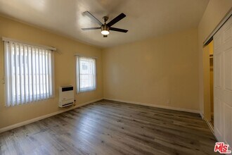 946 S Burlington Ave in Los Angeles, CA - Foto de edificio - Building Photo