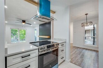 8109 Skillman St in Dallas, TX - Building Photo - Building Photo