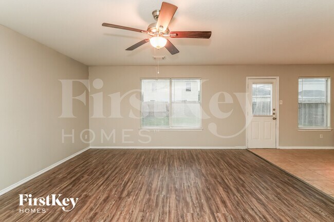 2026 Cold River Dr in Humble, TX - Foto de edificio - Building Photo