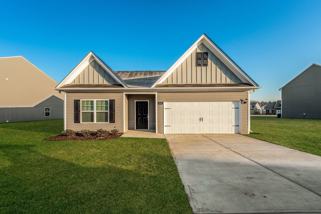 425 Clover Cir in Springville, AL - Building Photo