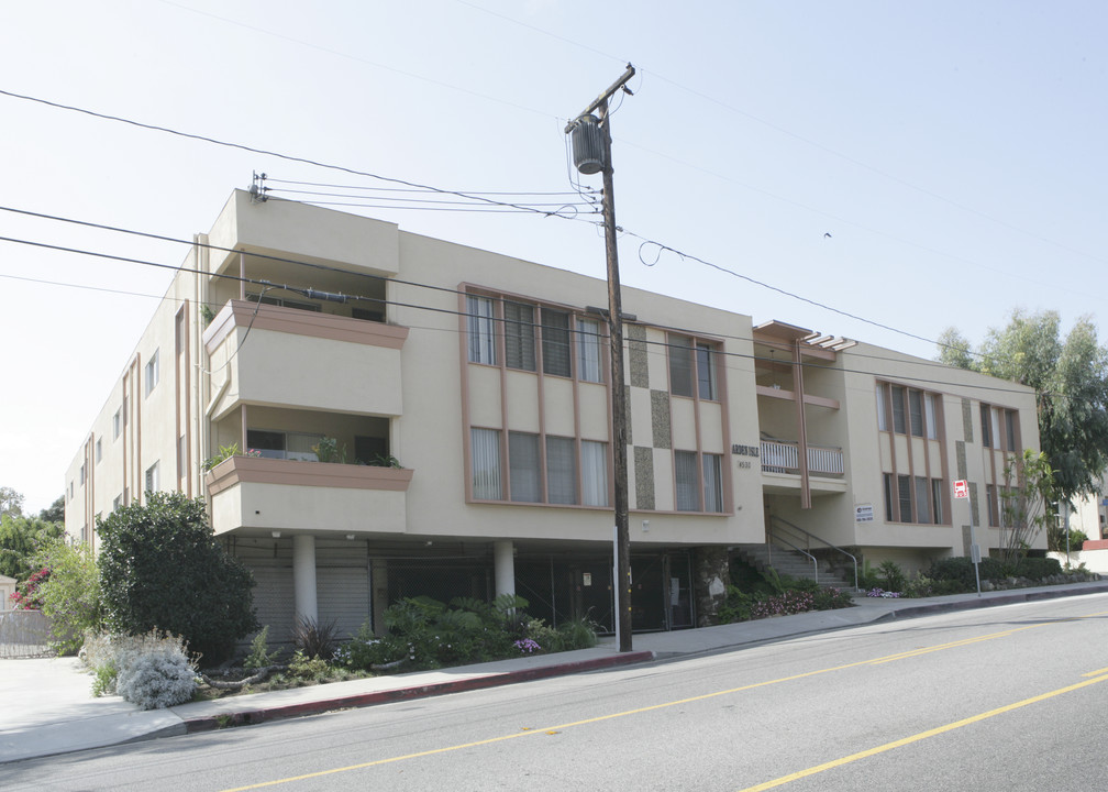 Garden Isle in Long Beach, CA - Building Photo