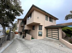 RM724S in Monterey, CA - Building Photo
