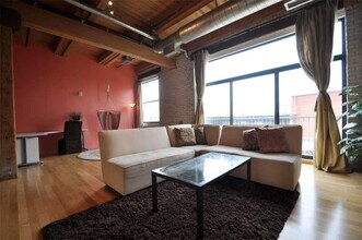 43 Charlton St in Everett, MA - Foto de edificio - Building Photo