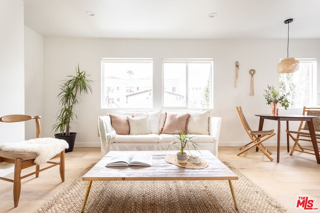 property at 3615 1/2 Bellevue Ave