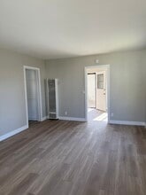 15710 Halldale Ave, Unit A in Gardena, CA - Building Photo - Building Photo