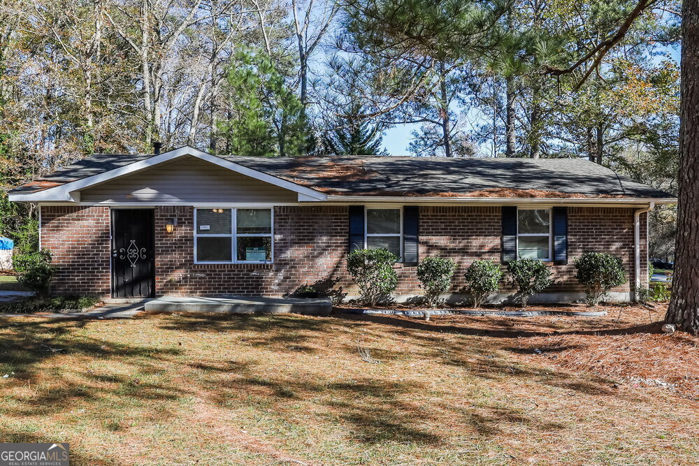 2410 Ozark Trail SW in Atlanta, GA - Building Photo