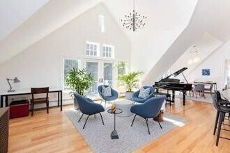 72 Ledge Rd in Jamestown, RI - Building Photo - Building Photo