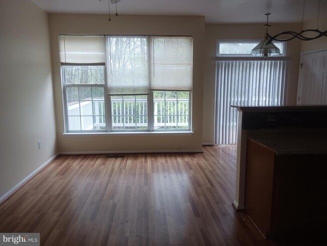 205 Hillside Ct in Stafford, VA - Foto de edificio - Building Photo
