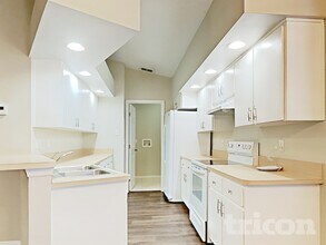 3233 Ambassador Ave in Spring Hill, FL - Foto de edificio - Building Photo