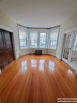 31 Herrick Rd, Unit 1 in Newton, MA - Building Photo