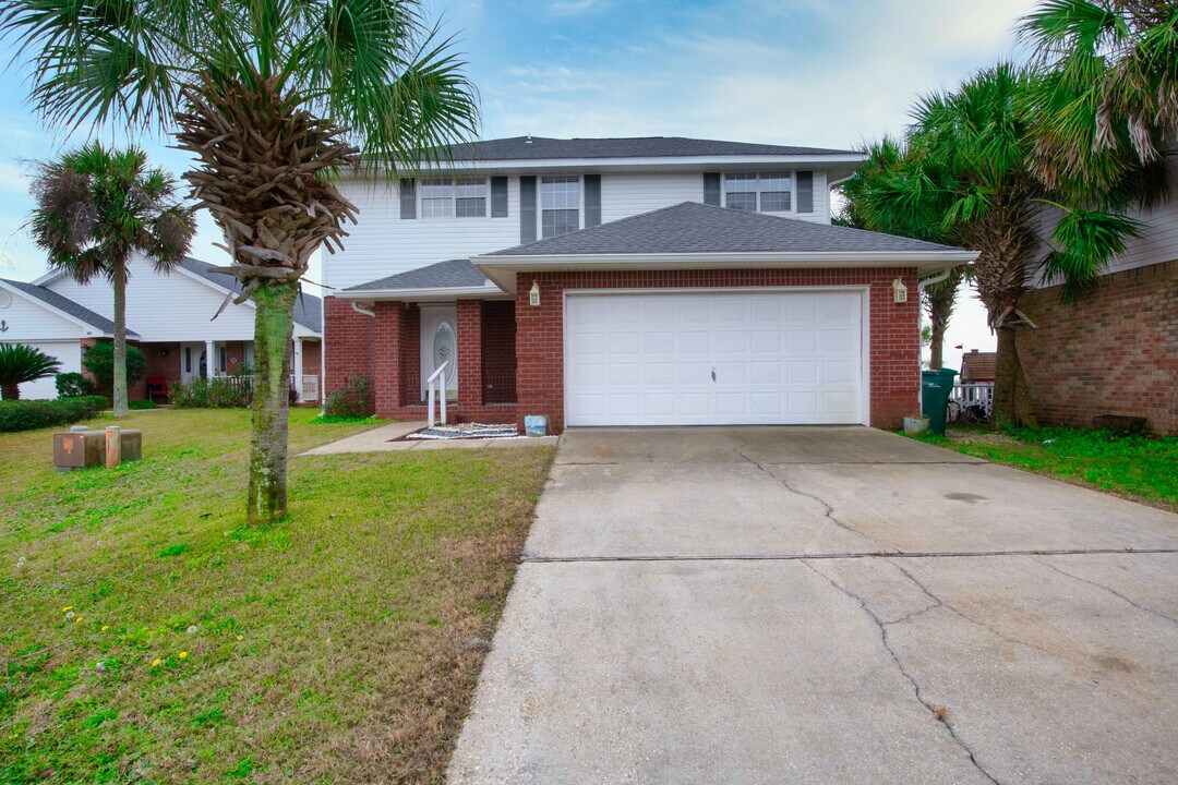 740 Saltair Ln in Mary Esther, FL - Building Photo