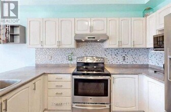 2198 Arbourview Dr in Oakville, ON - Building Photo - Building Photo