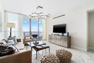 15701 Collins Ave in North Miami Beach, FL - Building Photo - Building Photo