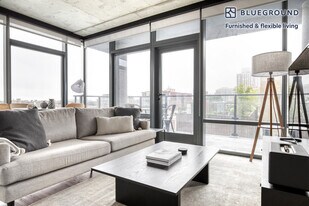 450 W Belmont Ave in Chicago, IL - Building Photo