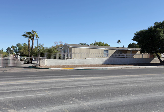 Parklane Mobile Estates in Tucson, AZ - Building Photo - Building Photo