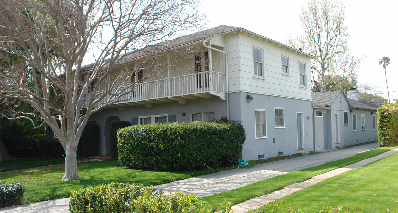 523 Los Robles Ave in Pasadena, CA - Foto de edificio