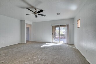 4013 Gliding Gulls Ave in North Las Vegas, NV - Foto de edificio - Building Photo