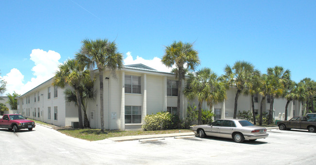 Tara House Apartments in Tampa, FL - Building Photo - Building Photo