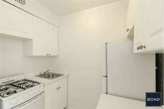 947 1st Avenue-Unit -#61 in New York, NY - Building Photo - Building Photo