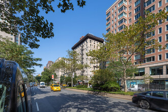 225 W 80th St in New York, NY - Building Photo - Building Photo