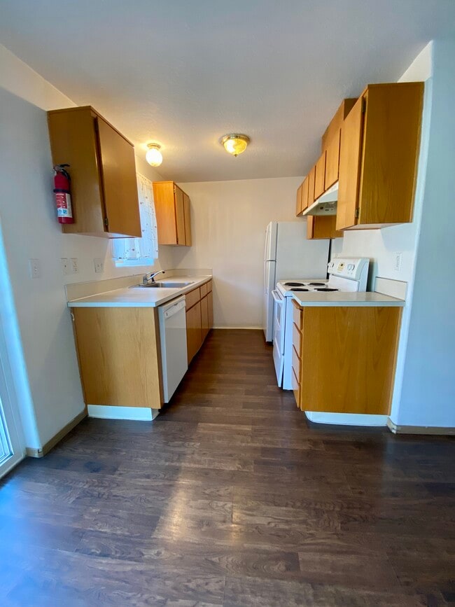 756 NE 92nd Ave, Unit B in Portland, OR - Building Photo - Building Photo