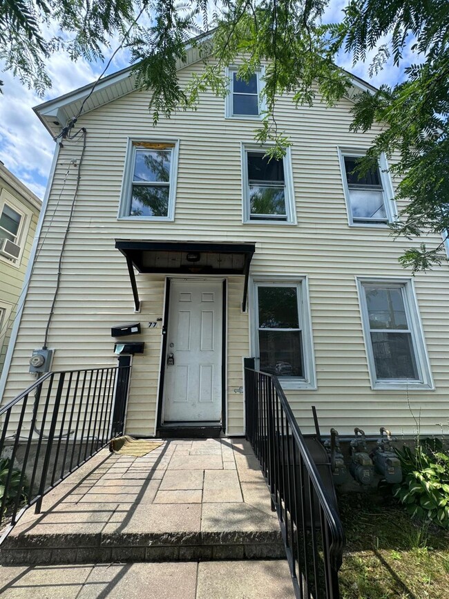 77 Cottage St in Poughkeepsie, NY - Building Photo - Building Photo
