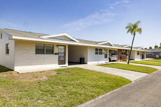 Springwood Villas 1 in Pinellas Park, FL - Foto de edificio - Building Photo