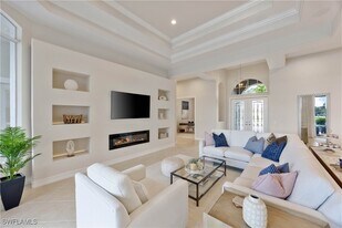 8950 Shenendoah Cir in Naples, FL - Building Photo