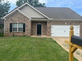 1021 Parkers Cv, Unit 909 in Montevallo, AL - Building Photo