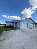 3803 Chiquita Blvd S in Cape Coral, FL - Building Photo