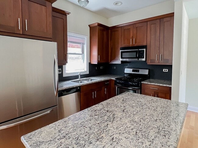 2328 N Greenview Ave in Chicago, IL - Building Photo - Building Photo