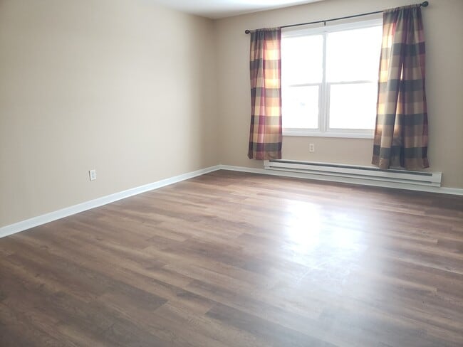1080 N Highland Ave in Aurora, IL - Building Photo - Building Photo