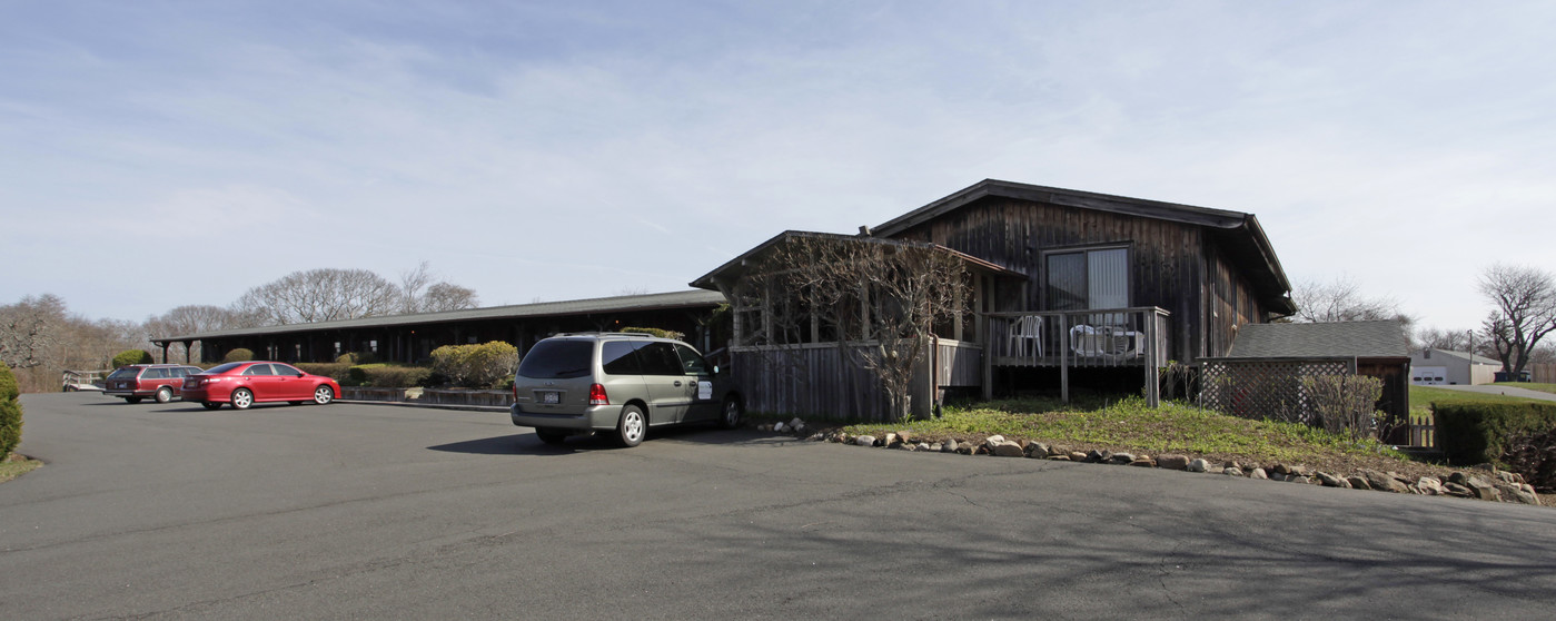 Quail Ridge in Southampton, NY - Building Photo