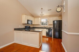 558 London Ct in Egg Harbor Township, NJ - Building Photo - Building Photo