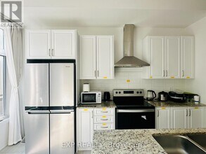 27 Albert Firman Ln in Markham, ON - Building Photo - Building Photo