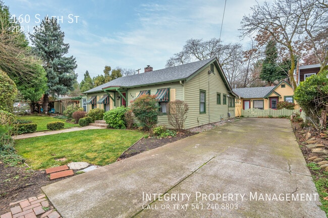 160 S 4th St in Jacksonville, OR - Building Photo - Building Photo