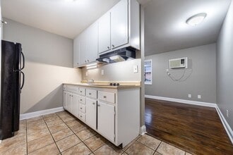 110 Brookside Dr. - Cedar Apartments in Clarksville, TN - Building Photo - Interior Photo