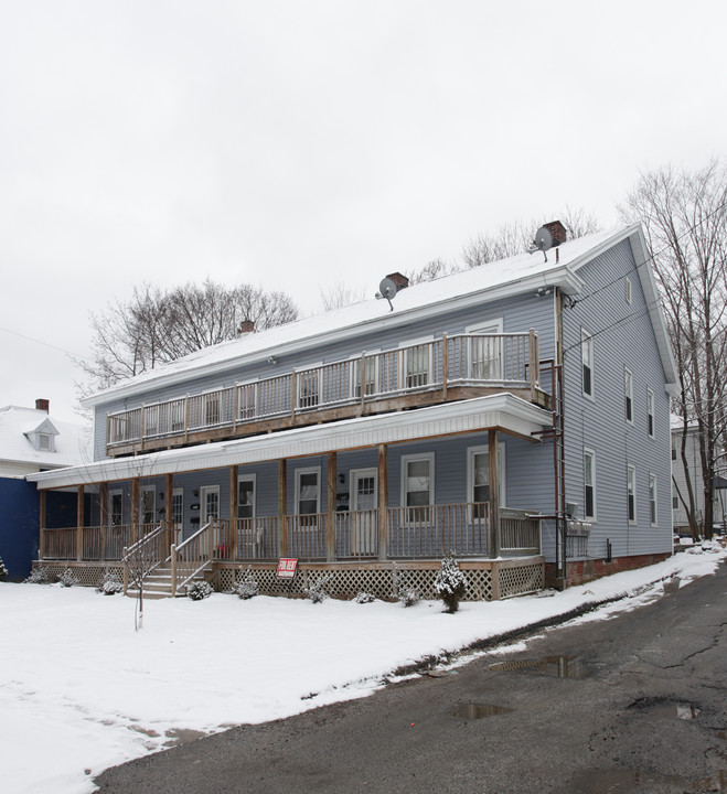 239 1st St in Pittsfield, MA - Building Photo