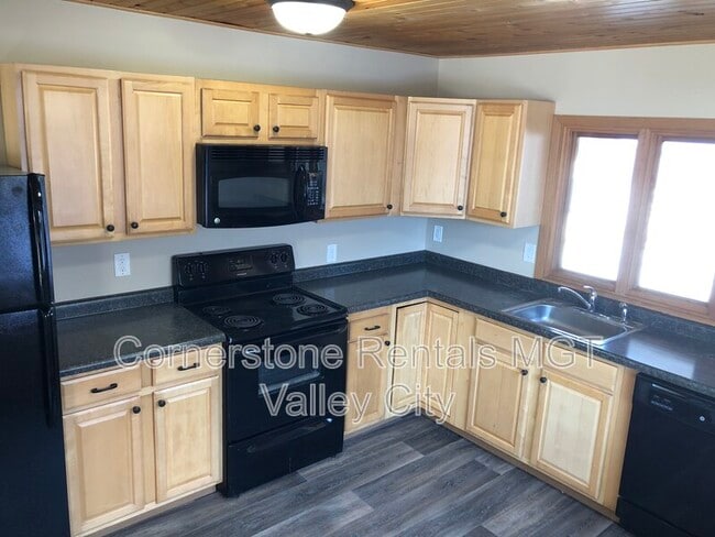 424 6th Ave NE in Valley City, ND - Building Photo - Building Photo