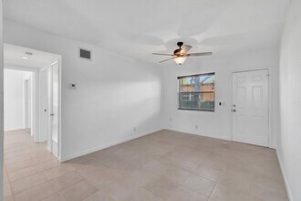 706 SE 4th Ave in Delray Beach, FL - Foto de edificio - Building Photo