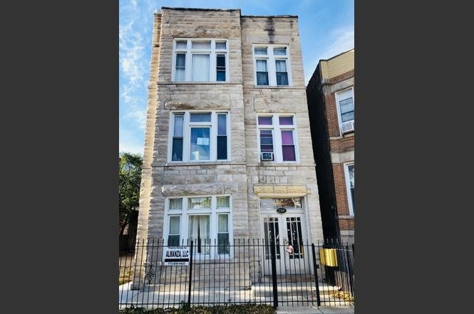 2354 S Albany Ave, Unit 3 F in Chicago, IL - Building Photo