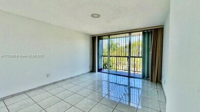 8821 W Flagler St, Unit 404 in Miami, FL - Building Photo - Building Photo
