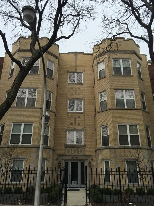 7634 N Greenview Ave in Chicago, IL - Building Photo