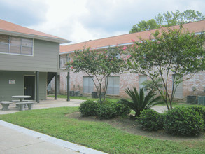 Spanish Oaks Apartments in Baton Rouge, LA - Foto de edificio - Building Photo