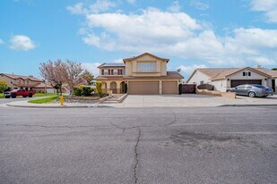 1514 Regents St in Lancaster, CA - Building Photo