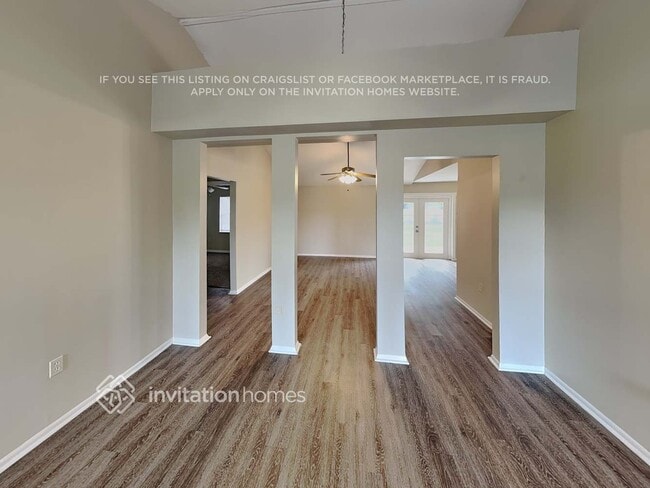 1821 W Clinton Dr in St. Cloud, FL - Foto de edificio - Building Photo