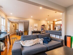 107 Kenrick St, Unit 107 in Boston, MA - Building Photo - Building Photo