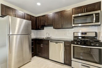 Brookwood Gardens in East Windsor, NJ - Foto de edificio - Building Photo