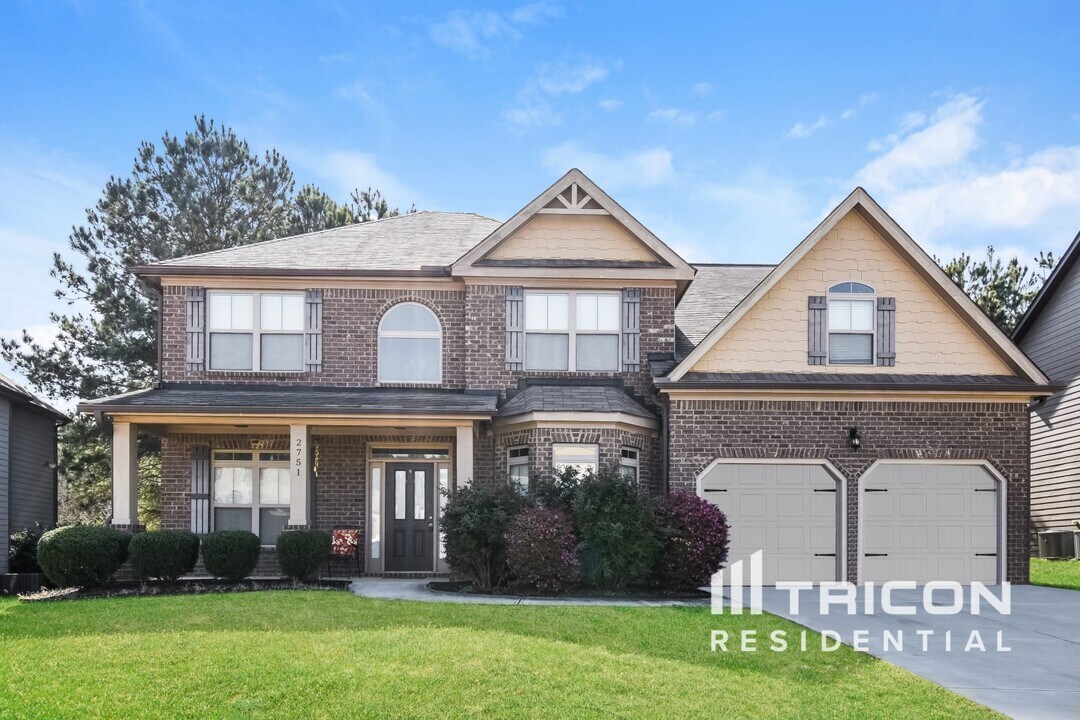 2751 Summit Valley Dr in Dacula, GA - Building Photo